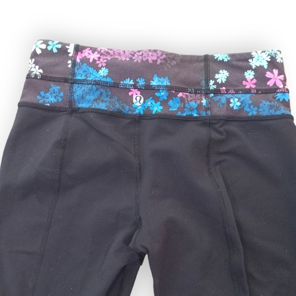 Lululemon womens straight legged leggings with floral waist band size 4 - Picture 3 of 7